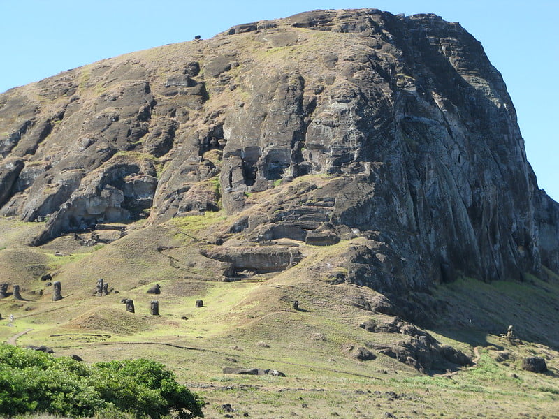 Volcan Rano Raraku 3 volcanes de la Isla de Pascua más Importantes para Visitar - VisitarChile