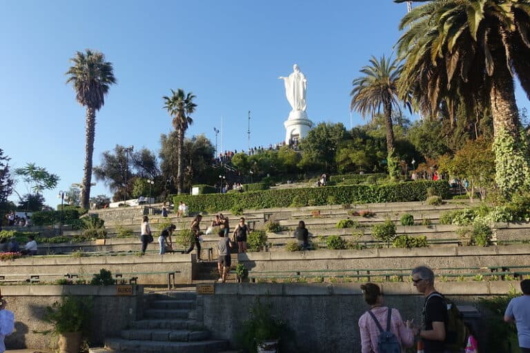Cerro San Cristóbal: Un oasis en Santiago de Chile - VisitarChile