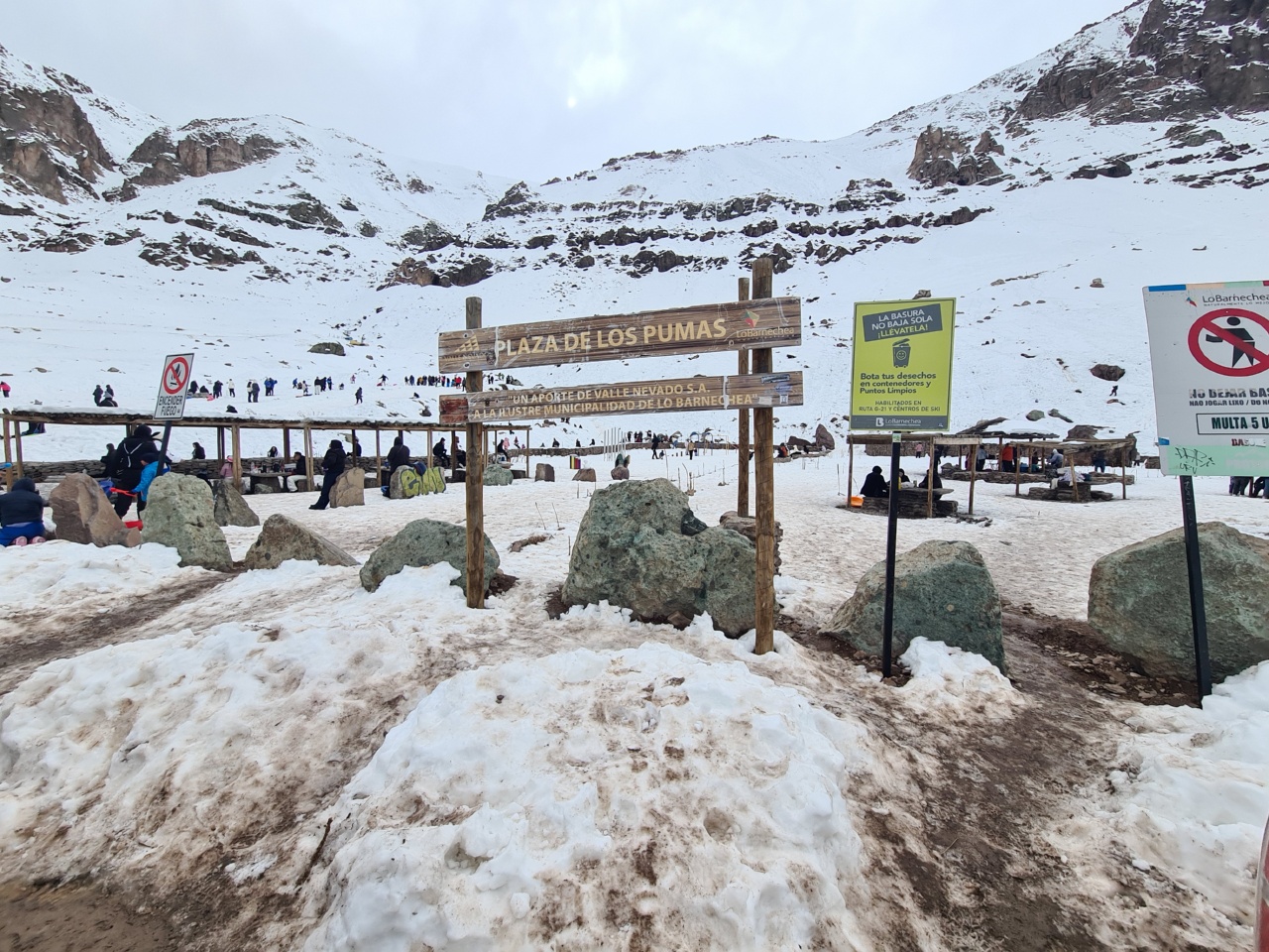 Plaza de Los Pumas, camino a Valle Nevado