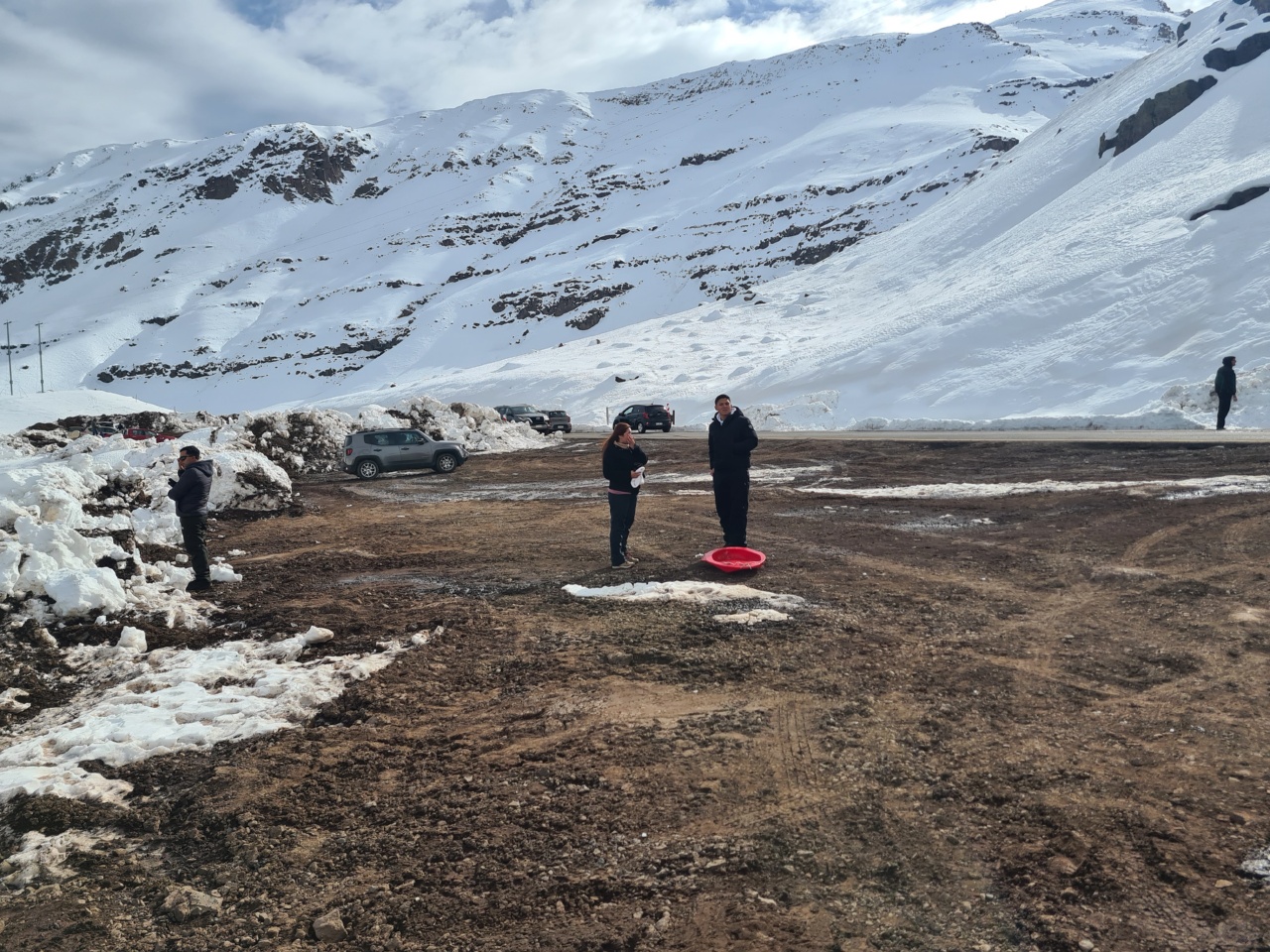 persona con tabla para la nieve
