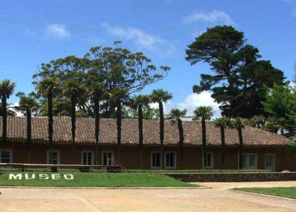 CASAS PATRONALES Y PARQUE DEL FUNDO HUALPÉN
